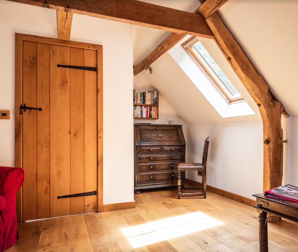 Flat Greenwoods Lane in Wealden