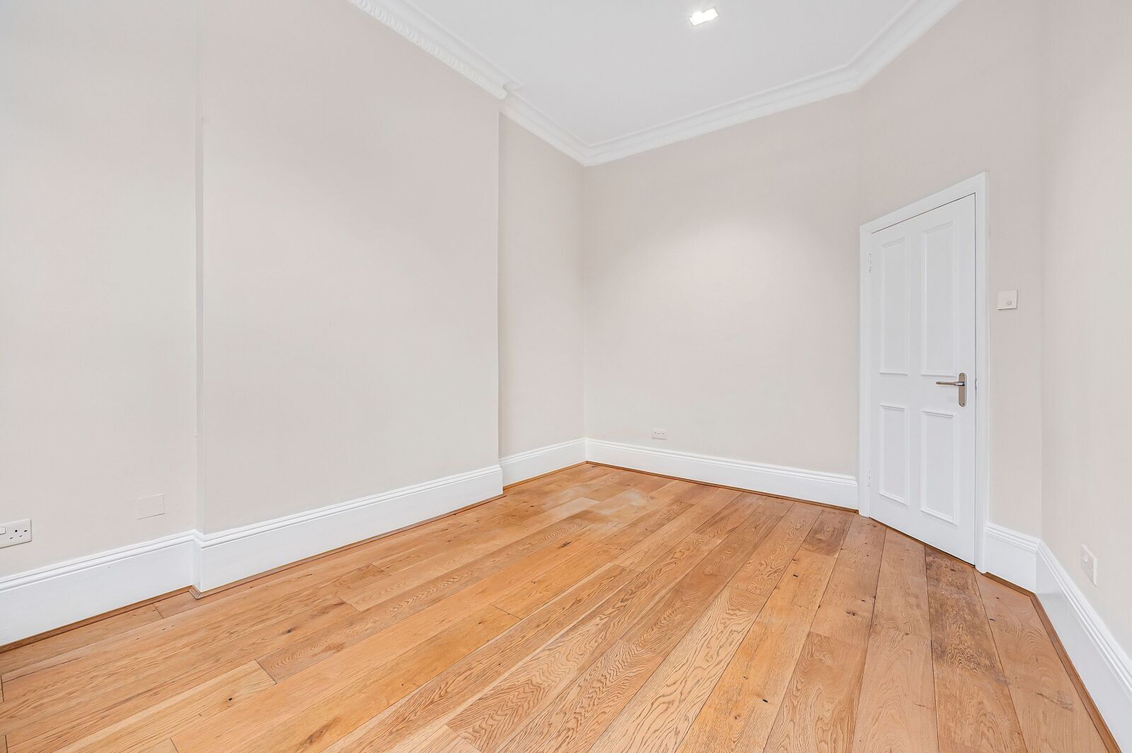 Flat Fulham Road in Greater London