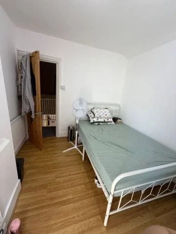 Room Broadway Avenue in Greater London