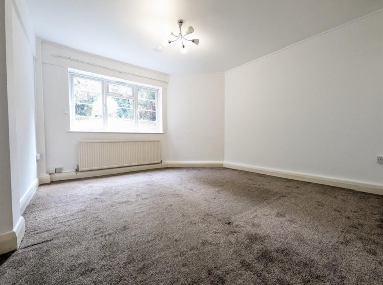 Flat Hendon Way in Greater London