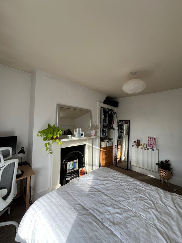Room Brixton Road in Greater London