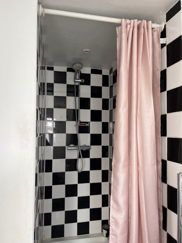 Room Brixton Road in Greater London