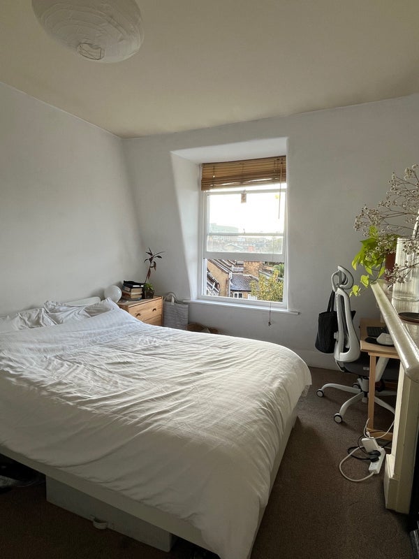 Room Brixton Road in Greater London