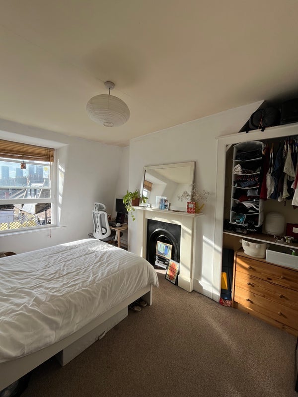 Room Brixton Road in Greater London