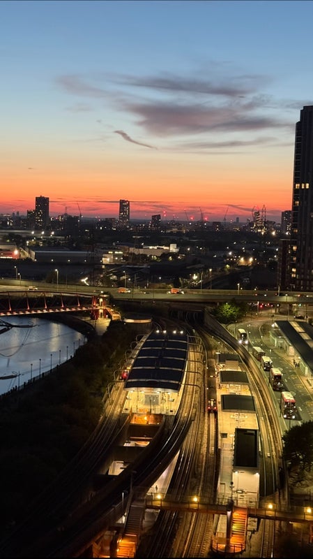 Flat Silvertown Way in Greater London