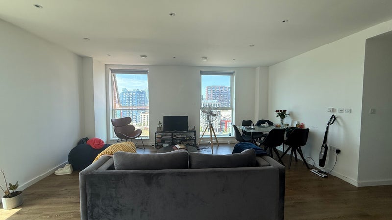 Flat Silvertown Way in Greater London