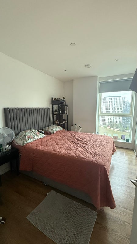 Flat Silvertown Way in Greater London