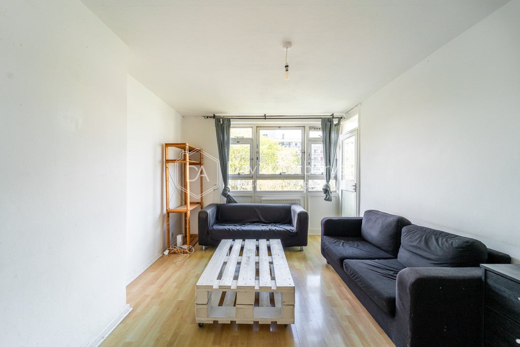 Flat Ethelburga Street in Greater London