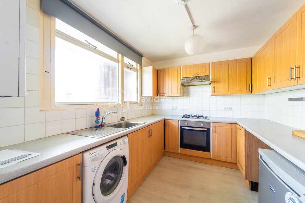 Flat Ethelburga Street in Greater London