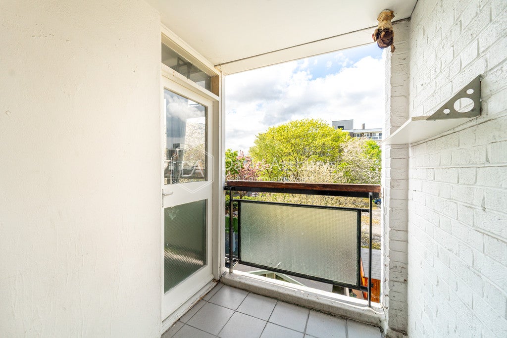 Flat Ethelburga Street in Greater London