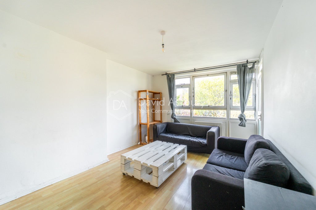 Flat Ethelburga Street in Greater London