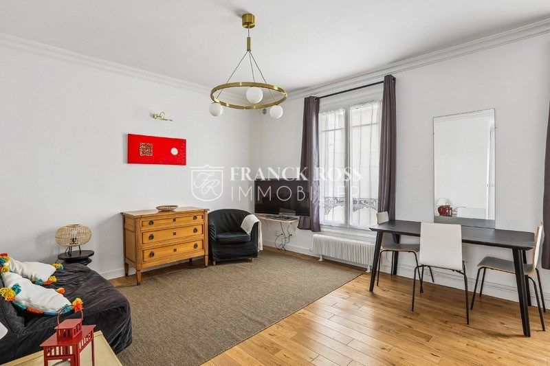 Flat Rue Lalo in Paris