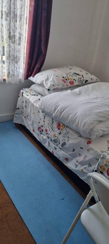 Room Altmore Avenue in Greater London