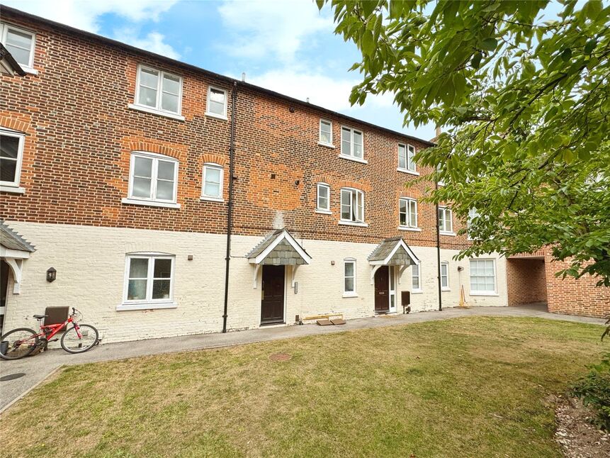 Flat Queens Avenue in Test Valley