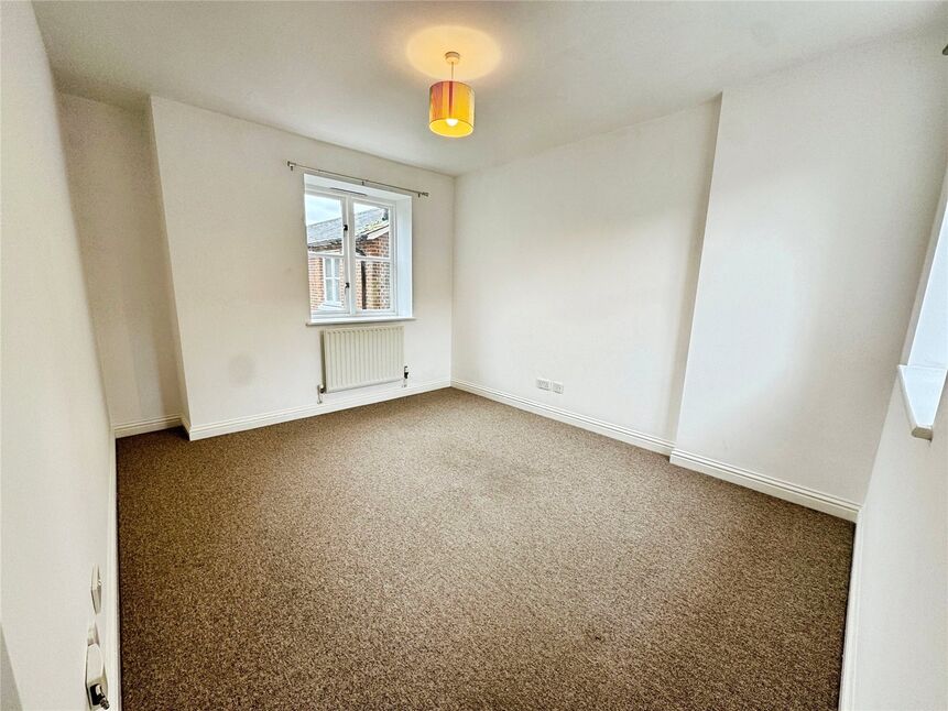 Flat Queens Avenue in Test Valley