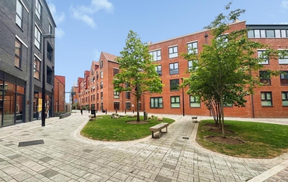 Flat Weavers Lane in Inkpen
