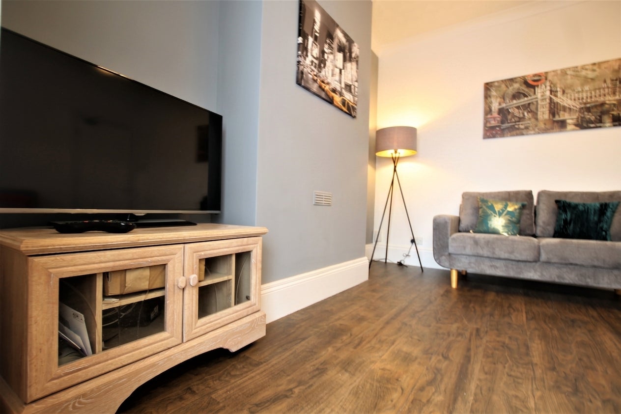 Room Midland Road in Gloucester