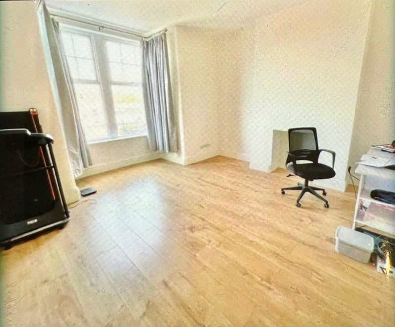 Room Southmead Road in Bristol