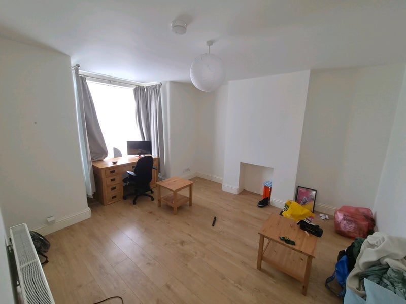 Room Southmead Road in Bristol