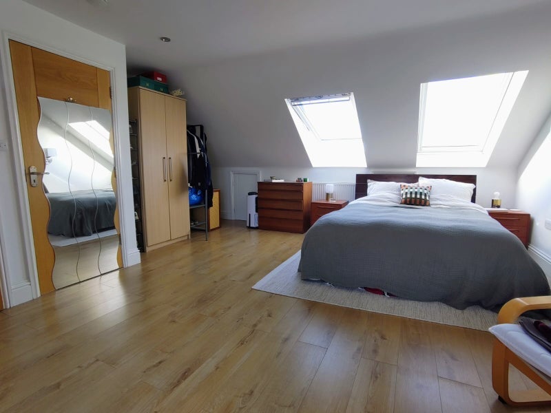 Room Southmead Road in Bristol