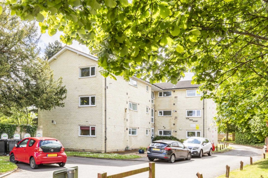 Flat Yew Tree Court in Dacorum