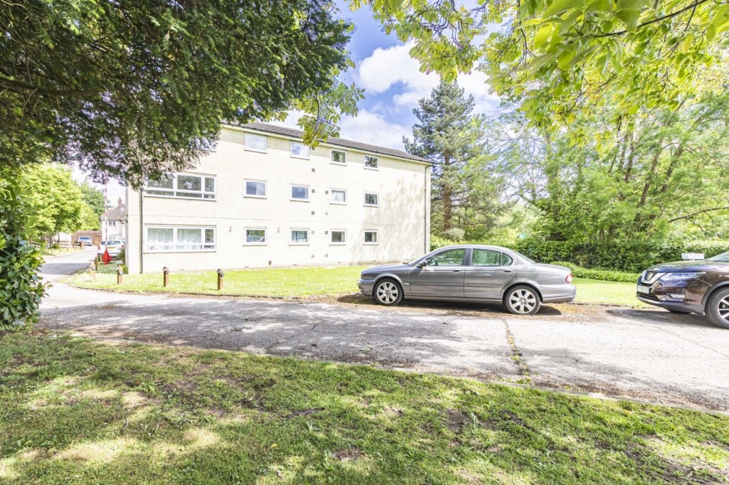 Flat Yew Tree Court in Dacorum