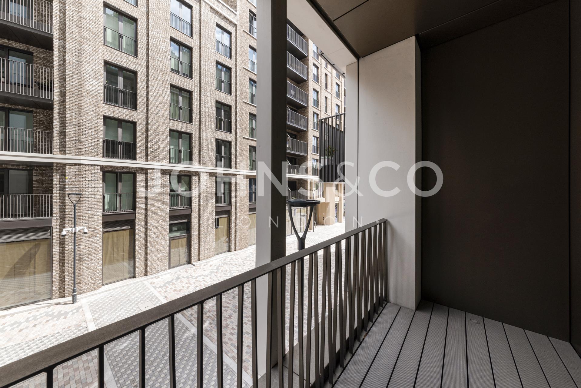 Flat Cendal Crescent in Greater London