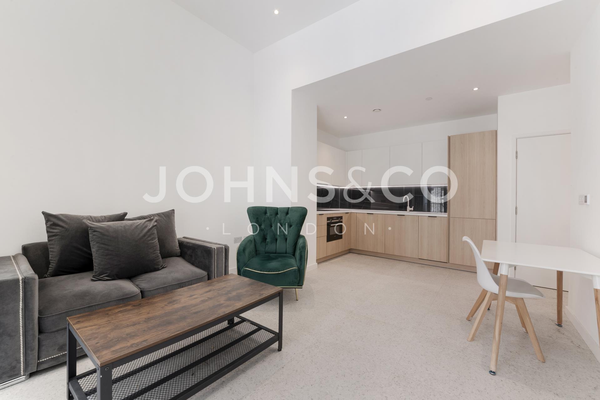 Flat Cendal Crescent in Greater London