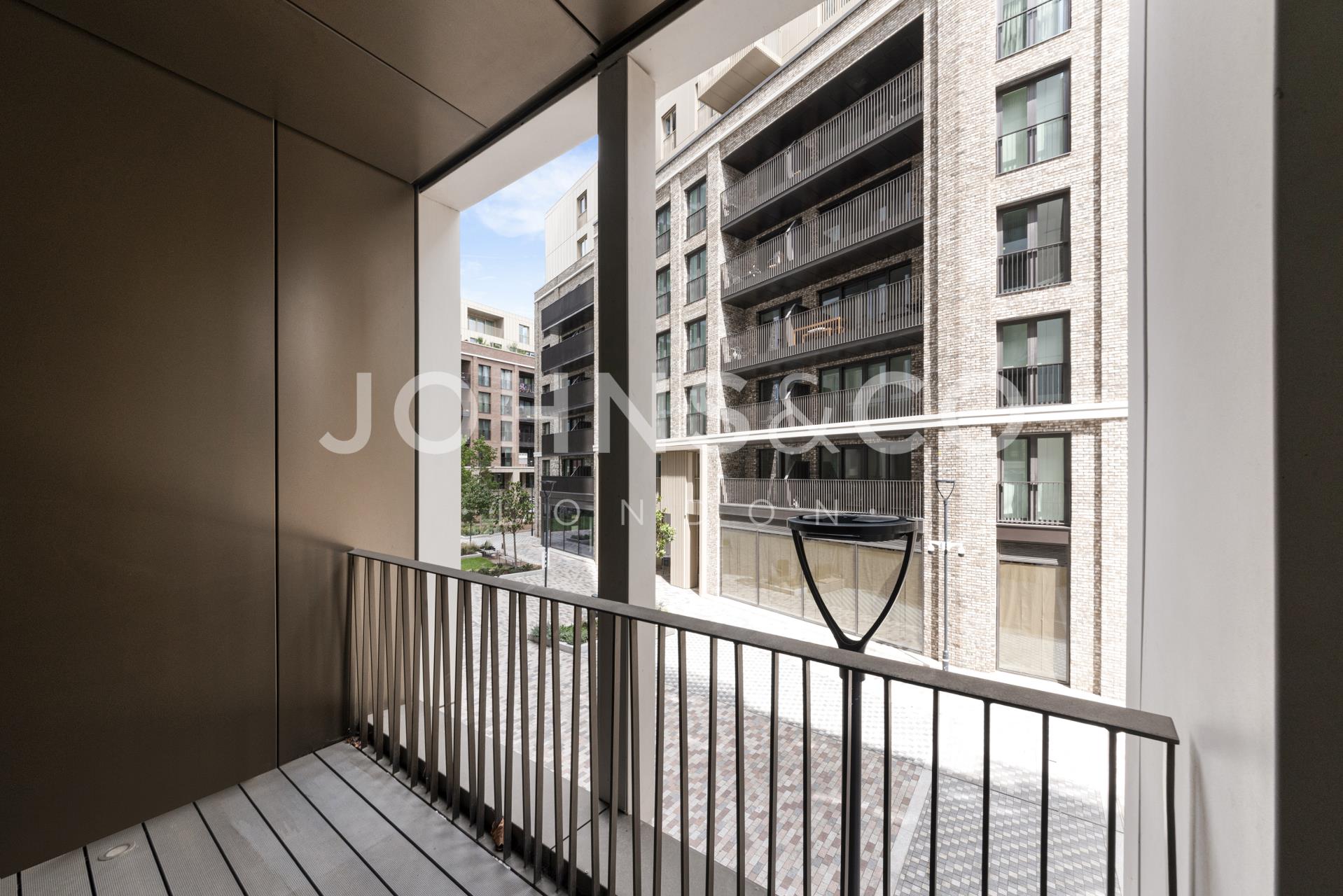 Flat Cendal Crescent in Greater London