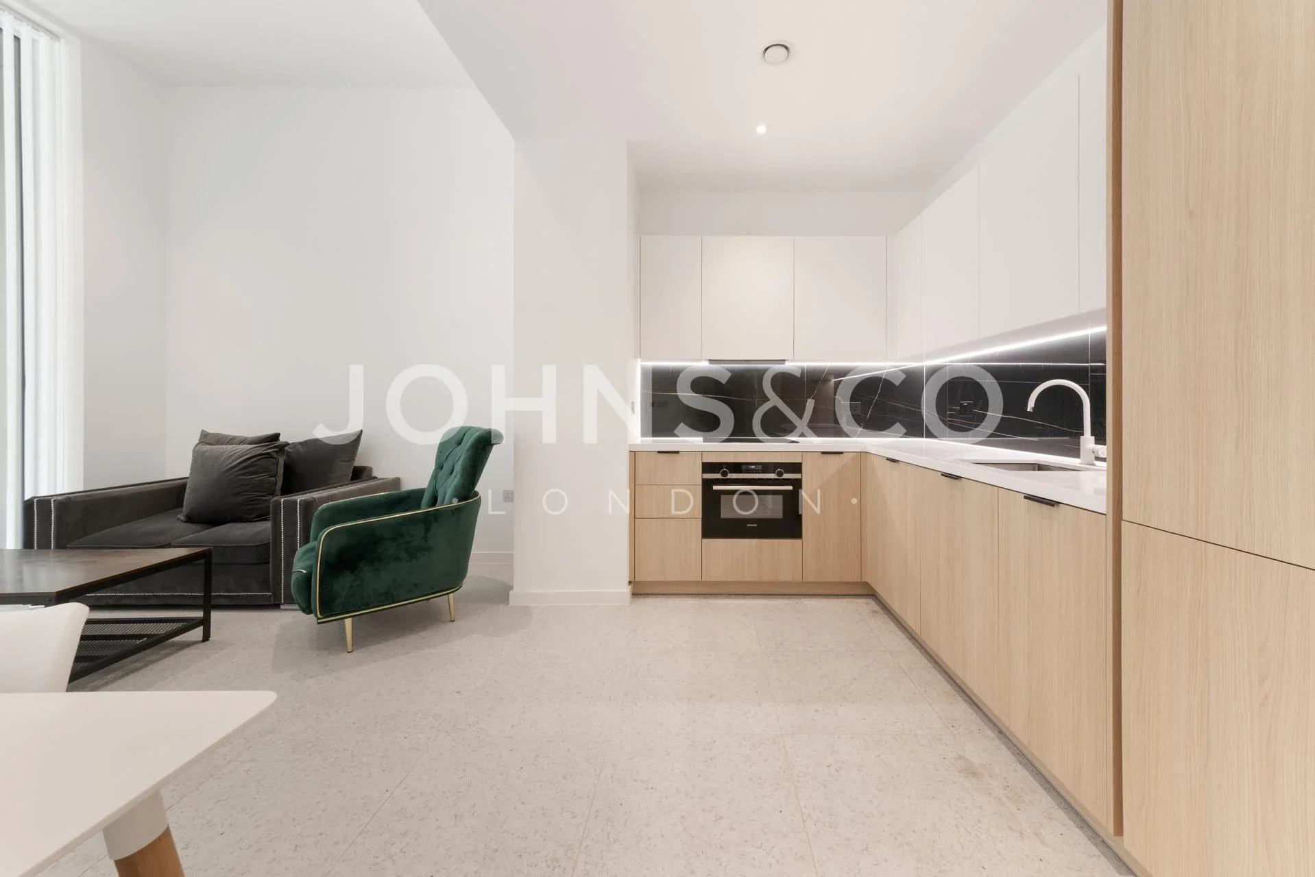 Flat Cendal Crescent in Greater London