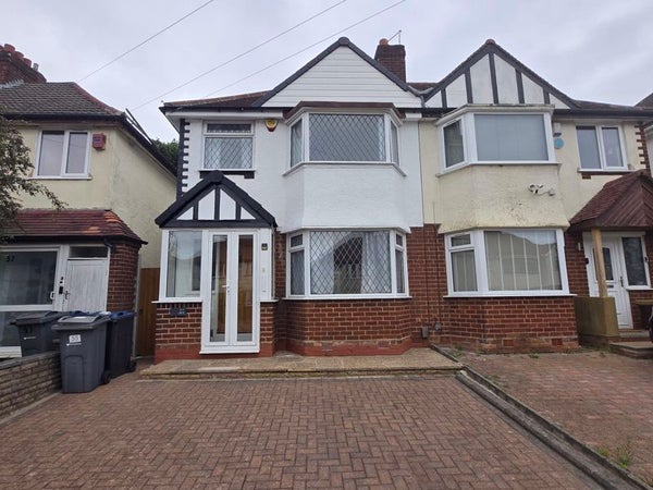 Flat Strathdene Road in Birmingham