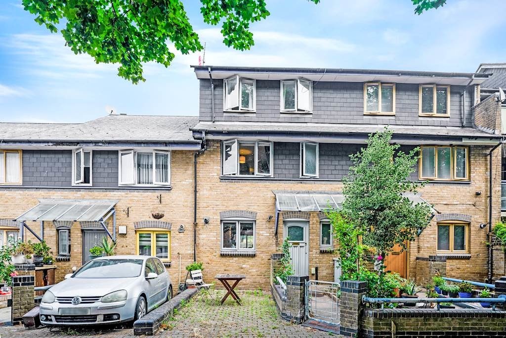 House Maiden Lane in Greater London