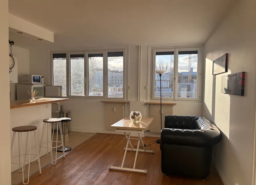 Flat Rue Francis de Pressensé in Villeurbanne