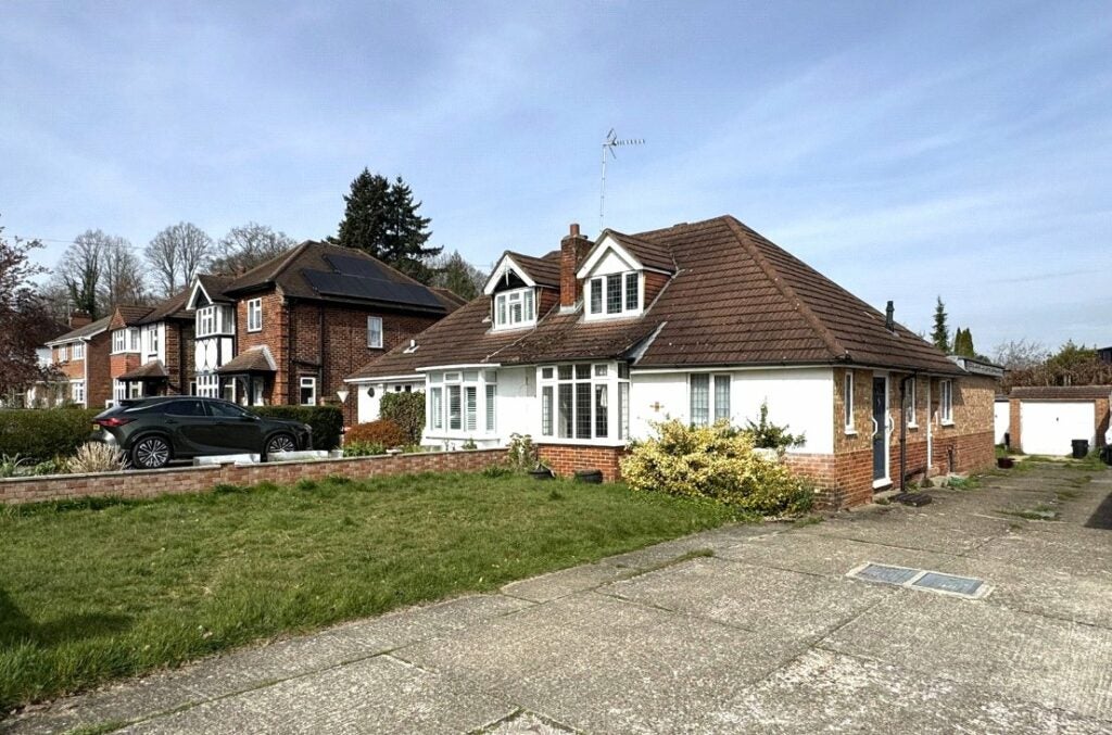 House Sycamore Road in Rushmoor