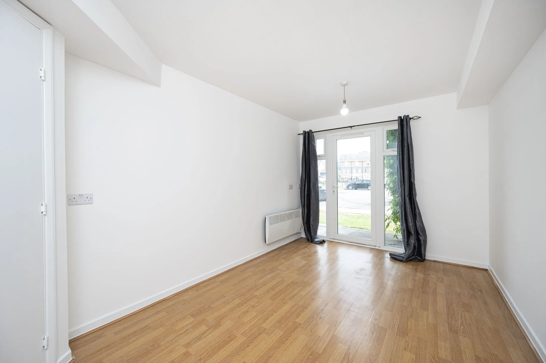 Flat Leabank Square in Greater London