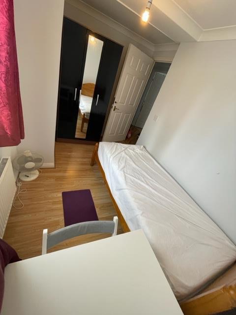Room Parklands Close in Greater London
