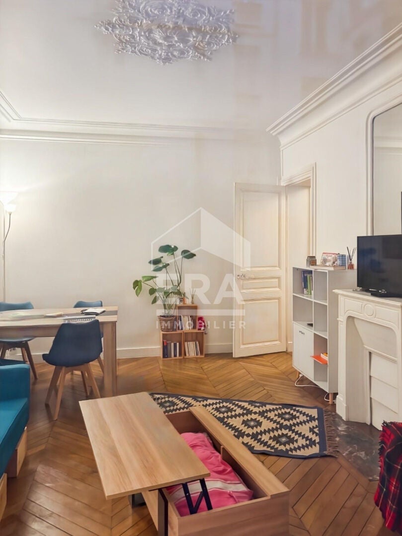 Flat Rue Lalo in Paris
