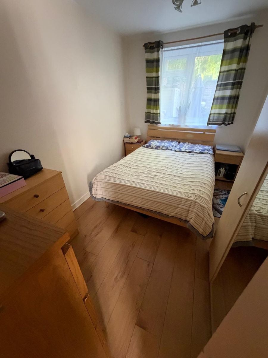 Flat Renters Avenue in Greater London