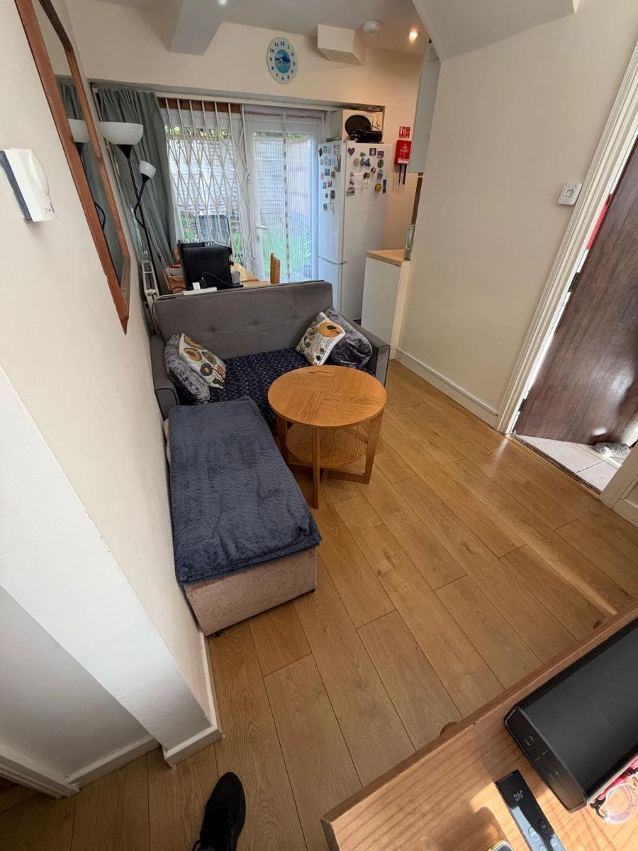 Flat Renters Avenue in Greater London