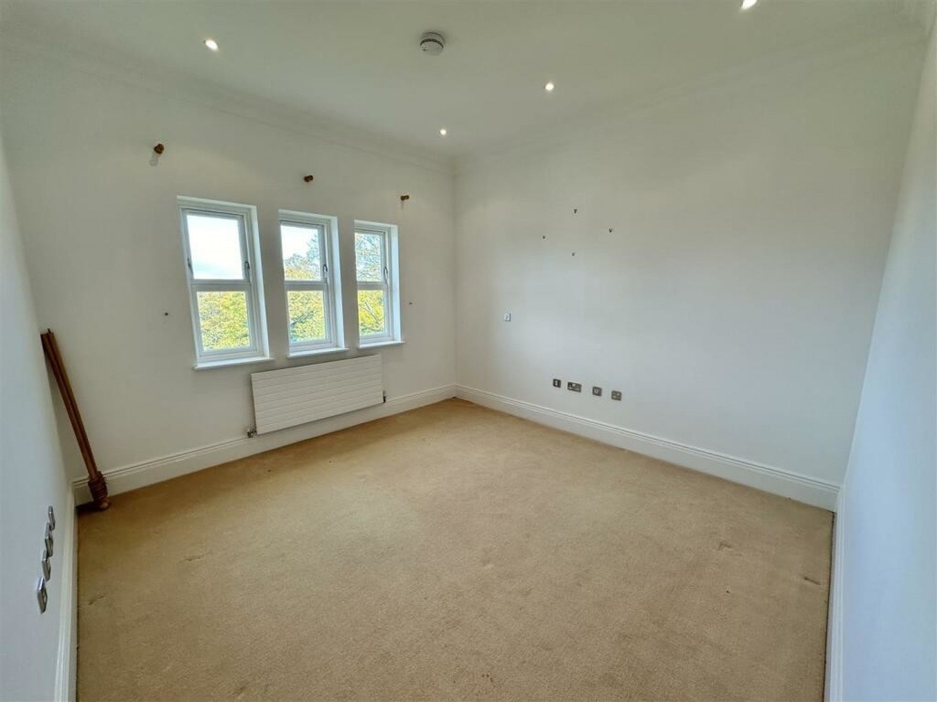 Flat Kinburn Drive in Borough of Runnymede