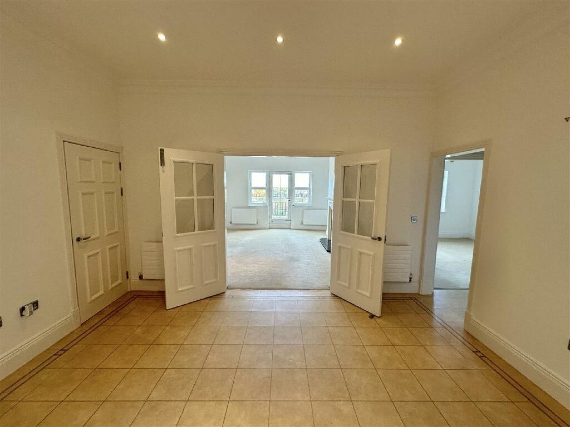 Flat Kinburn Drive in Borough of Runnymede