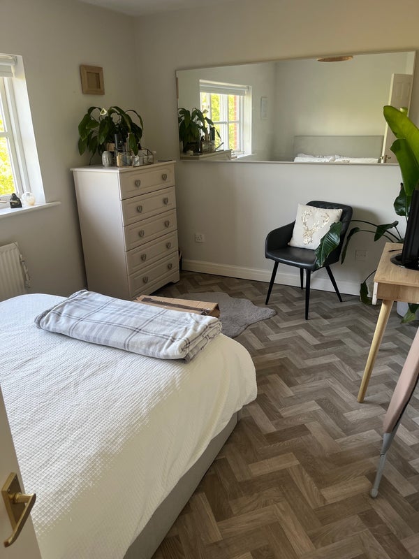 Room Turnbury Road in Manchester