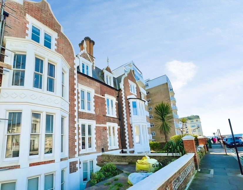 Flat Crescent Road in Brighton
