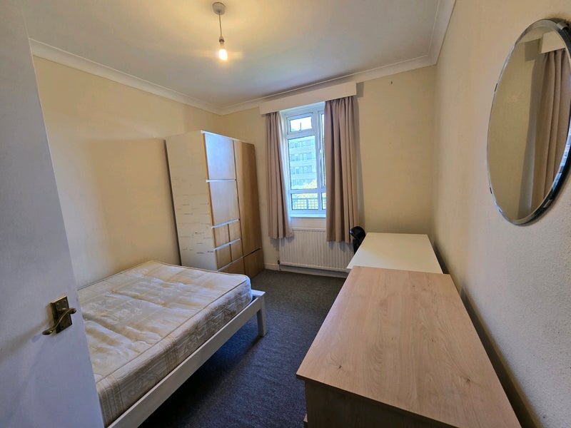 Room Lancaster Court in Greater London