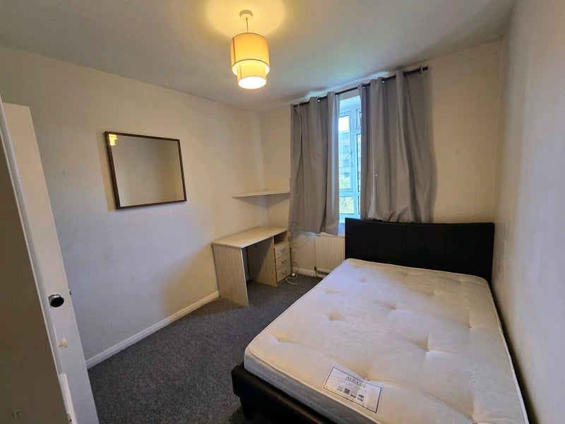 Room Lancaster Court in Greater London