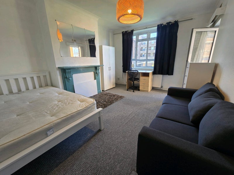 Room Lancaster Court in Greater London