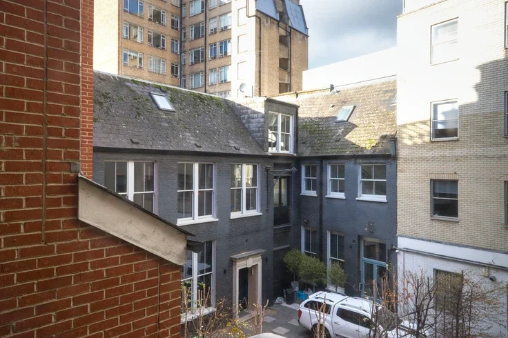 Flat Aldersgate Street in City of London