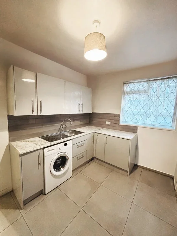 Room Camberwell Road in Greater London