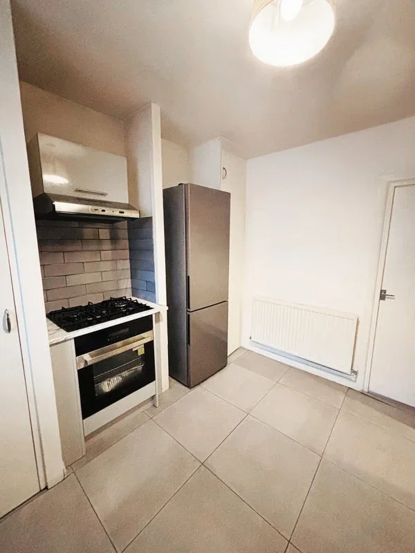 Room Camberwell Road in Greater London