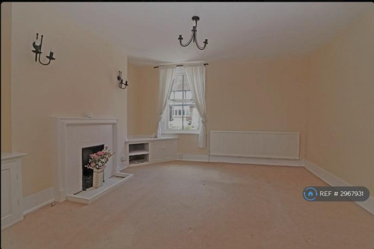 Flat Garlands Road in Reigate and Banstead